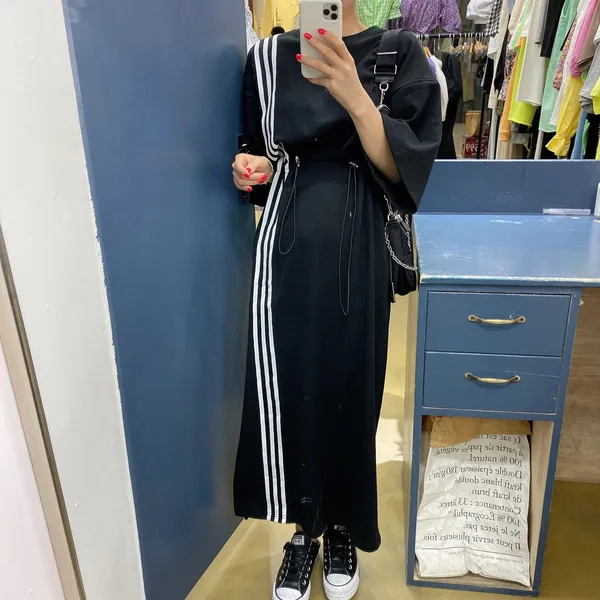 

Korean Gate net red autumn winter line black and white crew neck side drawstring waist length dress