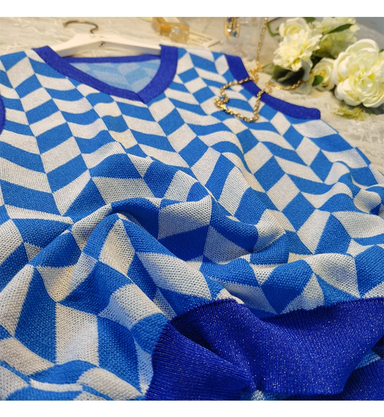 

2021 Spring Autumn New Ladies Retro Gold Silver Thread Blue Plaid Jacquard V-neck Sweater Vest Women Fashion Casual Knitted Tank