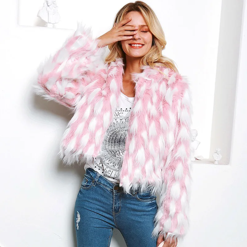 Куртка женская из искусственного меха модная Праздничная пушистая теплая