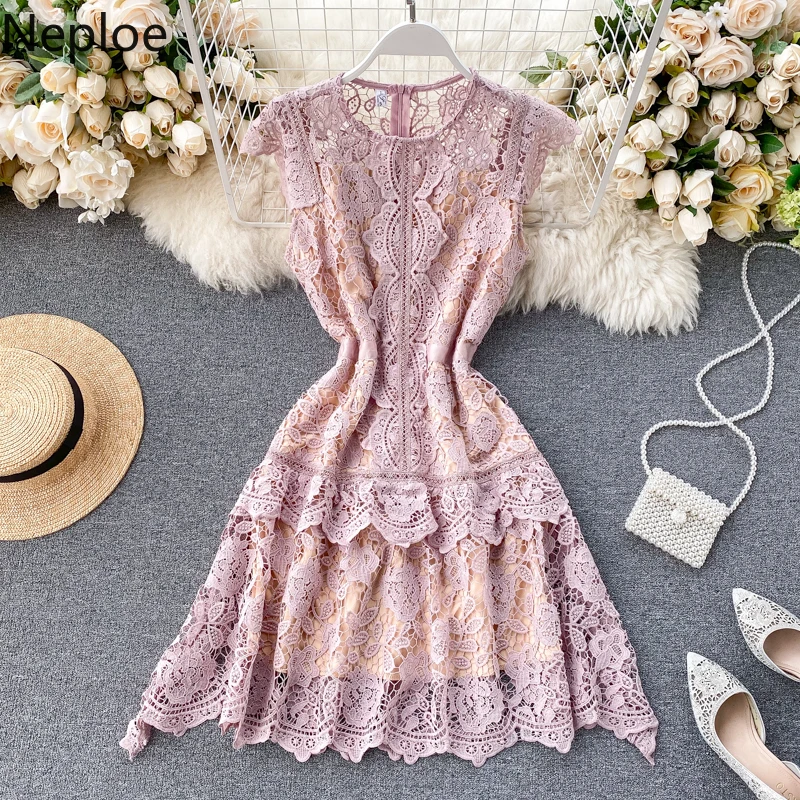 Женское кружевное платье без рукавов с завышенной талией и цветочным принтом |