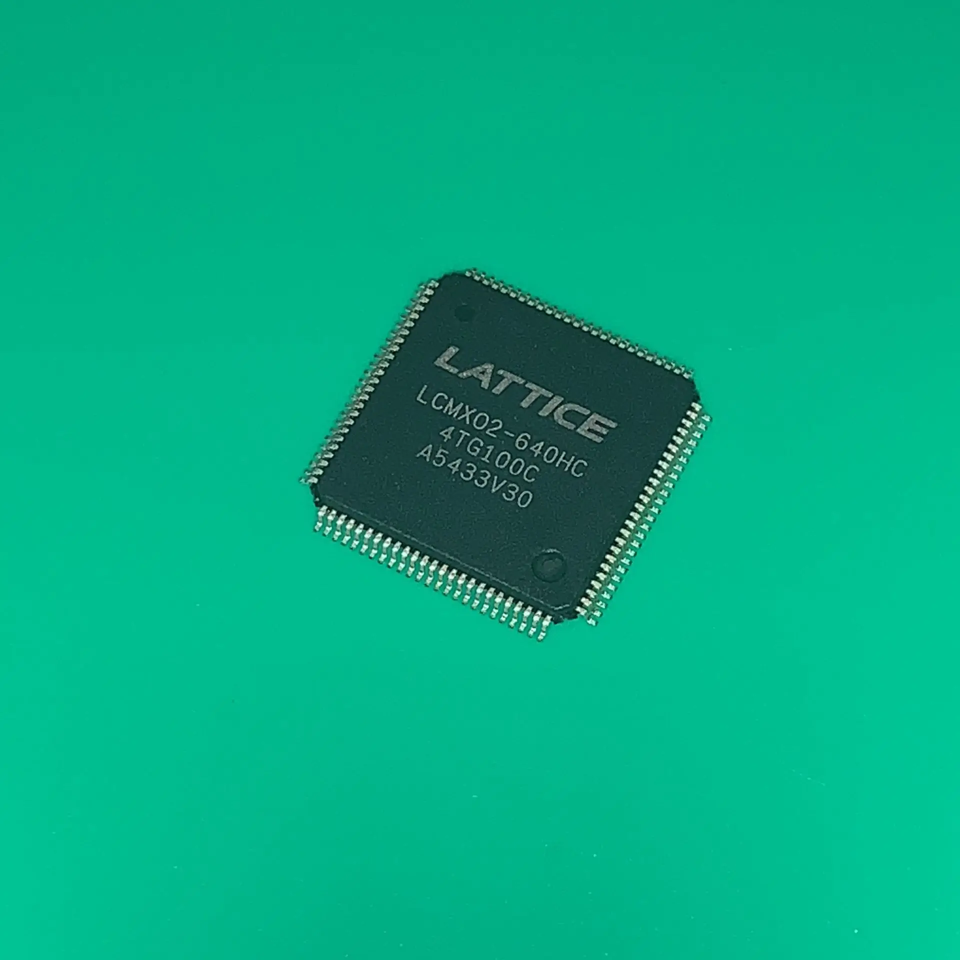 LCMXO2-640HC-4TG100C TQFP100 LCMXO2-640HC IC FPGA 70 I/O 100TQFP LCMX02-640HC-4TG100C LCMXO2640HC4TG100C LCMX02640HC4TG100C