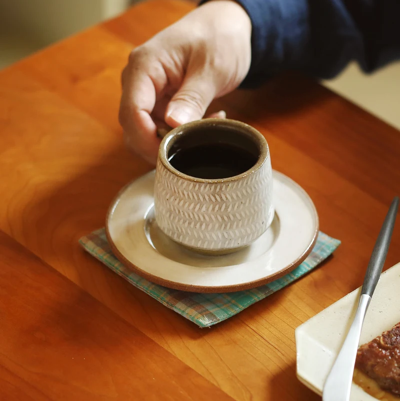 

Luxury Japanese Coffee Cup Small Porcelain Latte Tea Cups Set With Handle Saucer Szklanki Do Kawy Home Cup And Saucer EE50