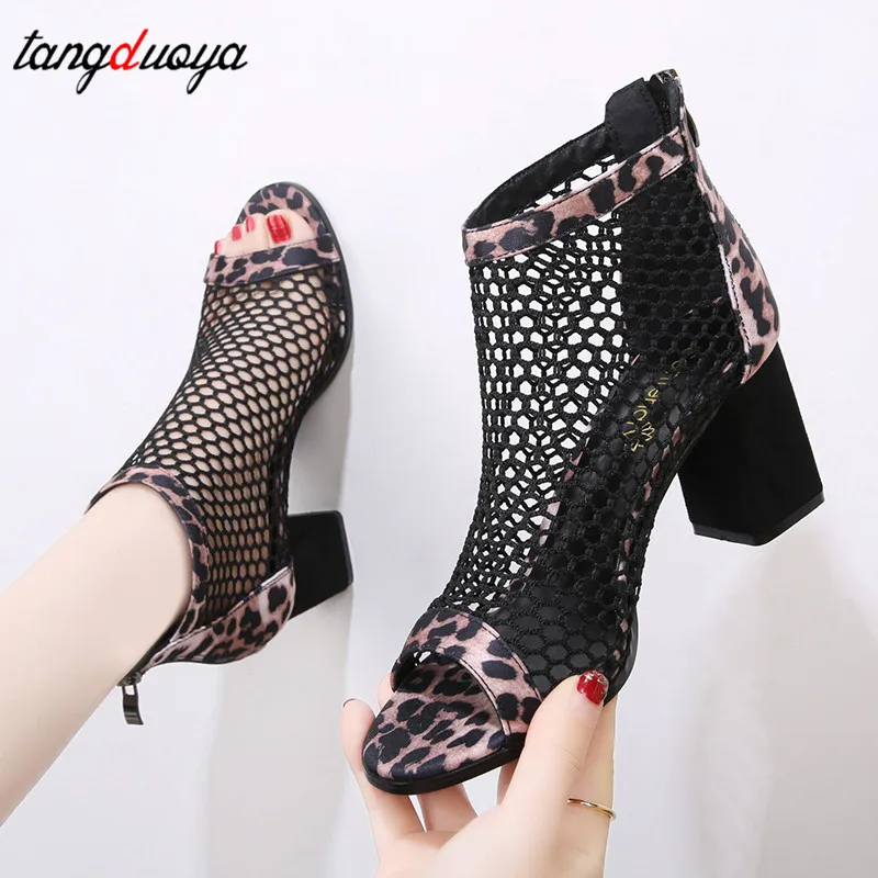 Женские ботинки модные черные летние босоножки привлекательные кружевные