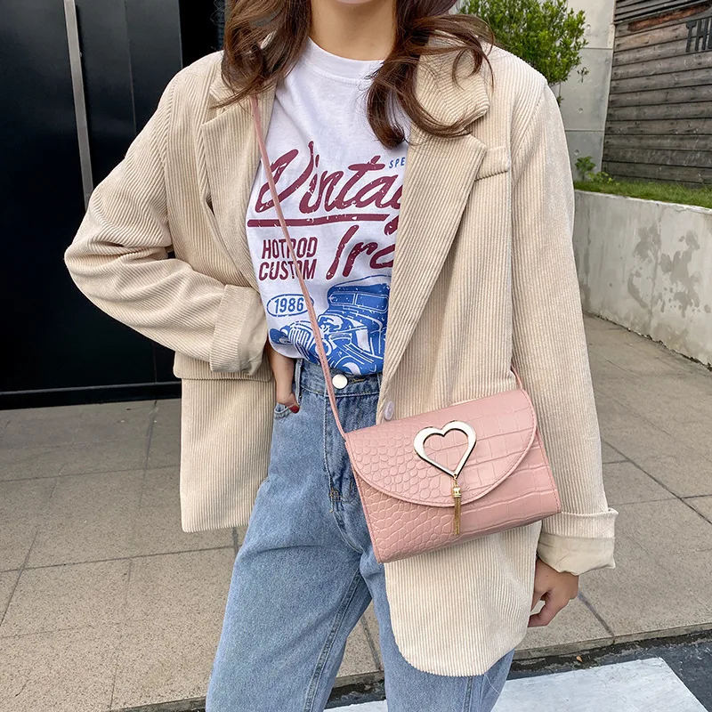 

Women's Shoulder Bag Love Heart Style Messenger Bag Fashion Handbag Candy Color Lock Buckle Versatile Shoulder Bag