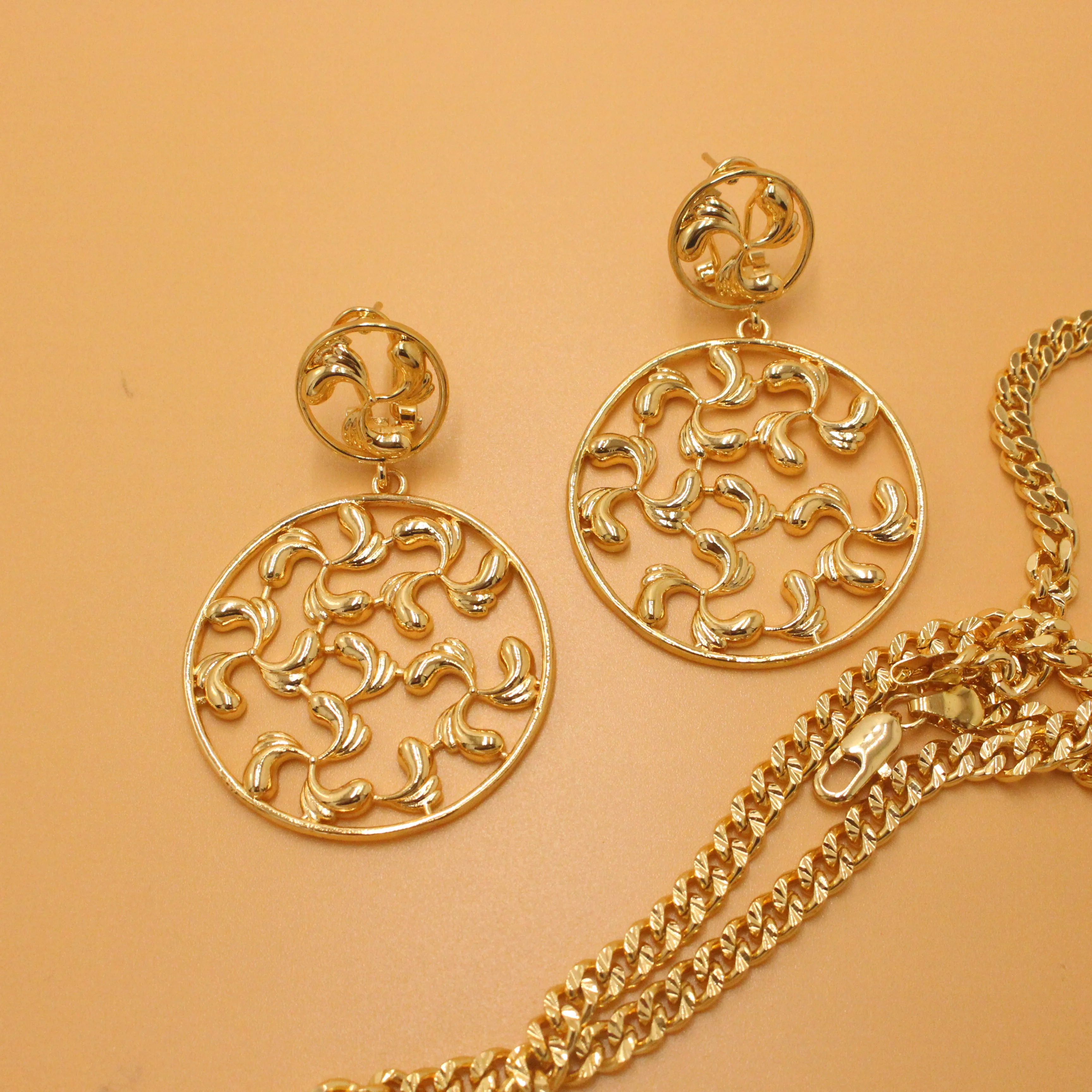 

Круглые серьги SUNNICE