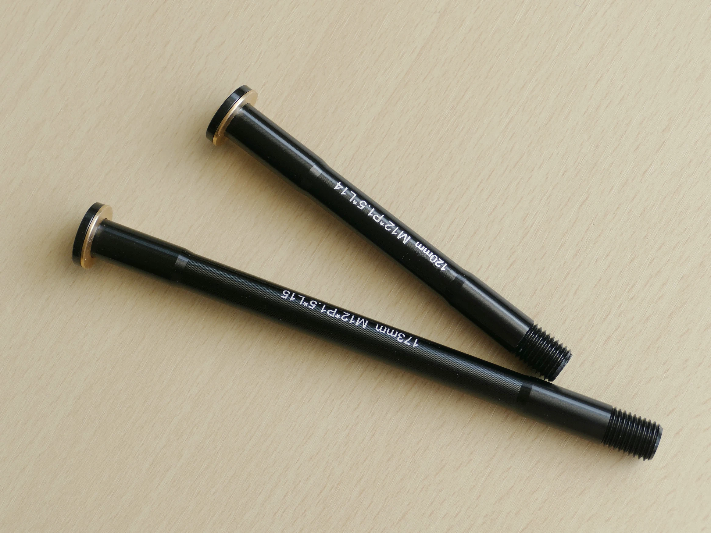 

2 pcs Thru axle ( Front & Rear ) - Brand New Gravel Bike Thru Axle 100mm * 12mm Axle Front Fork + 142mm * 12mm Axle Frame