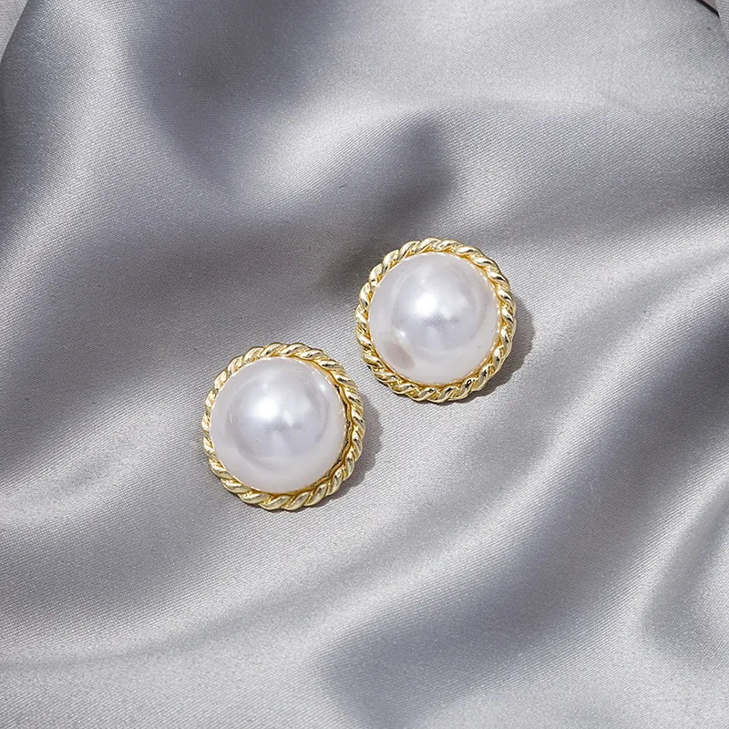 

S925 Retro Round Big Pearl Earrings Simple Fashion Sweet and Cute Earrings Alloy Earrings for Women Earrings 2021 Trend