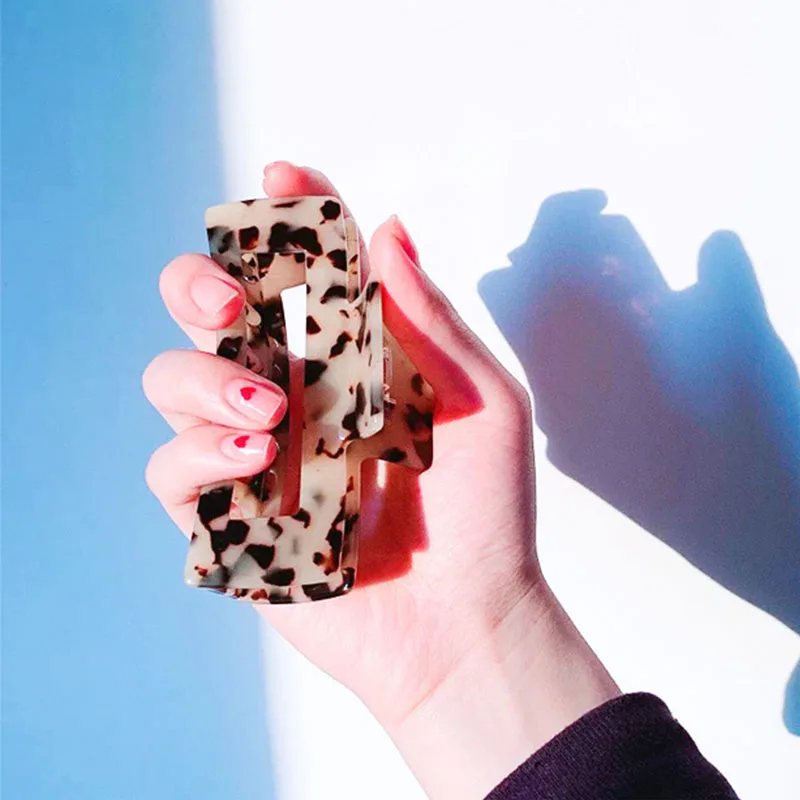 

2020 New Ins Large Geometric Hollow Square Tortoiseshell Leopard Acetate Hair Clip Hair Claw for Women Hair Accessories