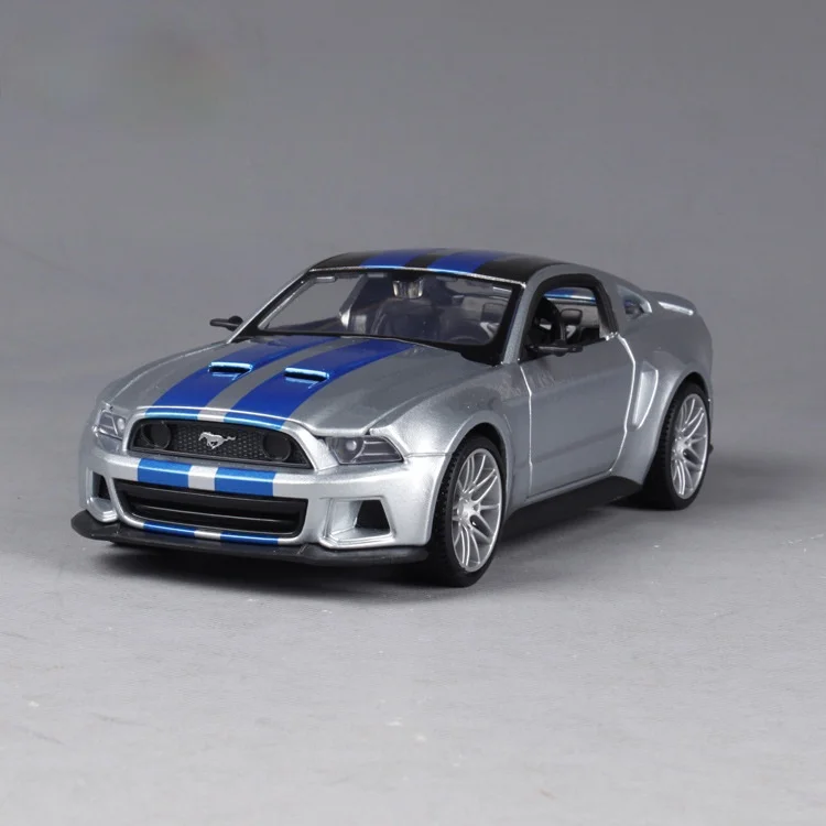 

Maisto 1:24 2014 Ford Mustang Street Racer Sports Car Static Die Cast Vehicles Collectible Model Car Toys