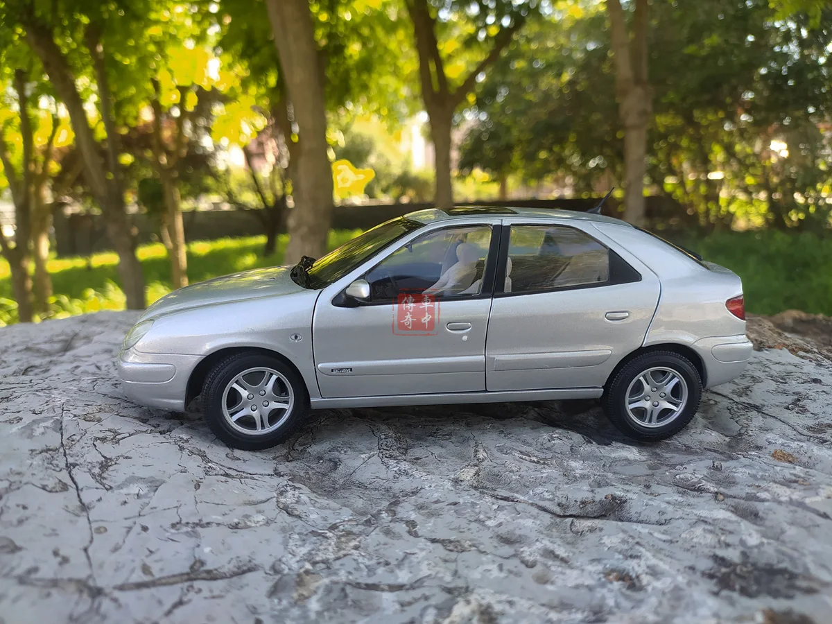 1:18 старая модель автомобиля: CITROEN XSARA литая серебристого цвета - купить по