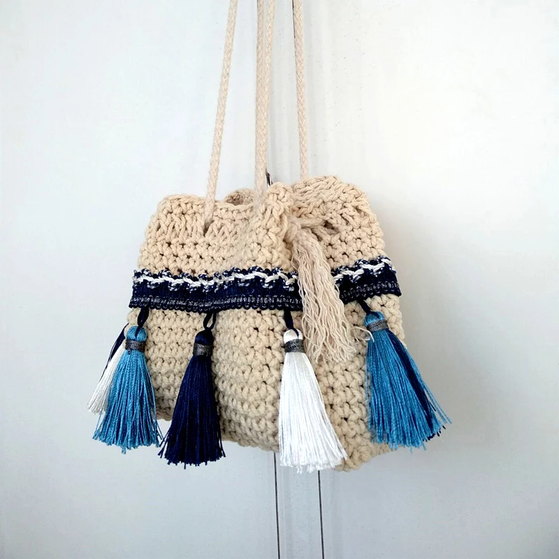 

Women Straw Bag Hand-Woven Bag Vintage Drawstring Tassel Crossbody Bag Beach Holiday Tote