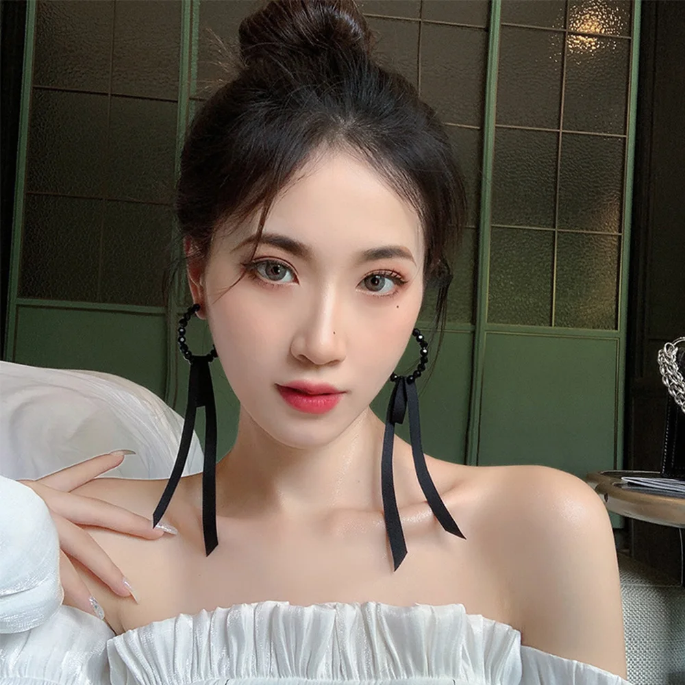 

Crystal Earrings for Women New Korean Temperament Black Beaded Contracted Long Ribbon Drop Earrings Geometric Circular Modelling