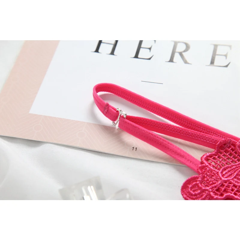 Женские кружевные трусики с открытой промежностью