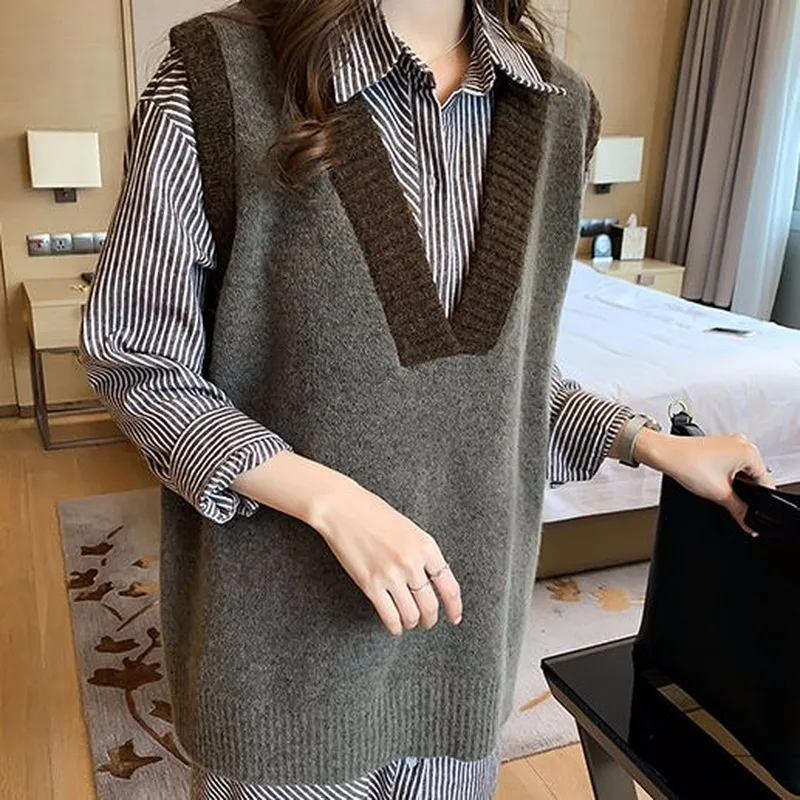 

2021 spring and autumn new retro color matching V-neck pullover sweater vest women loose sleeveless vest top