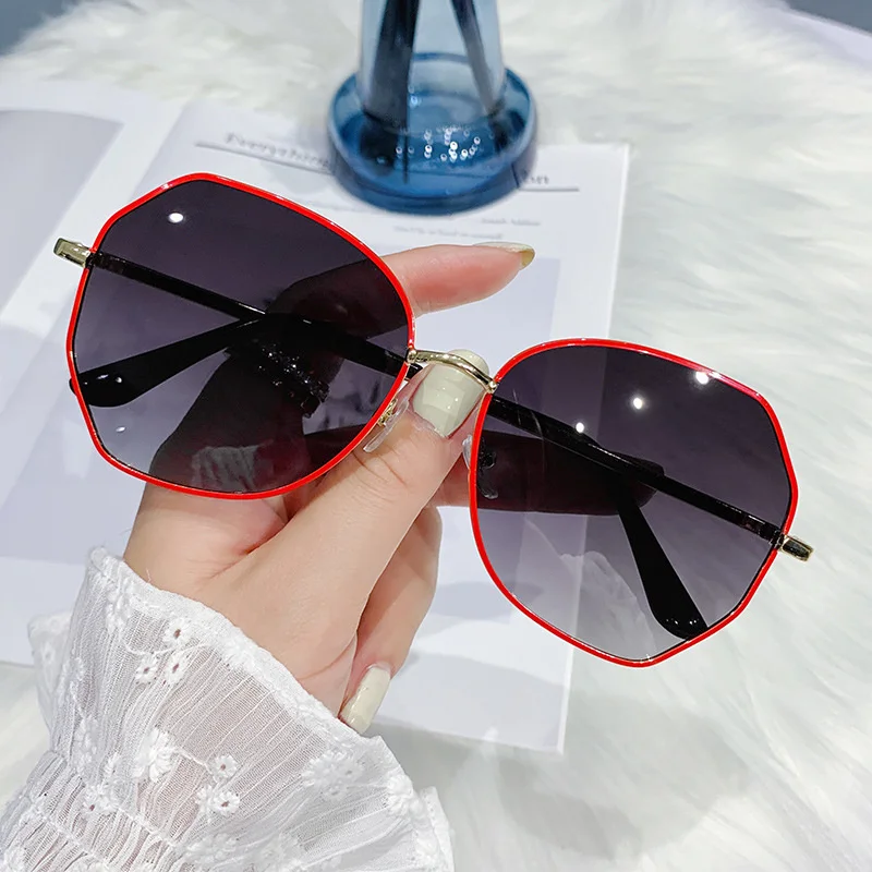 

2021 Fashion Women Sunglasses Polygon Metal Frame Sun Glasses Luxury Vintage Female Eyewear UV400 Oculos