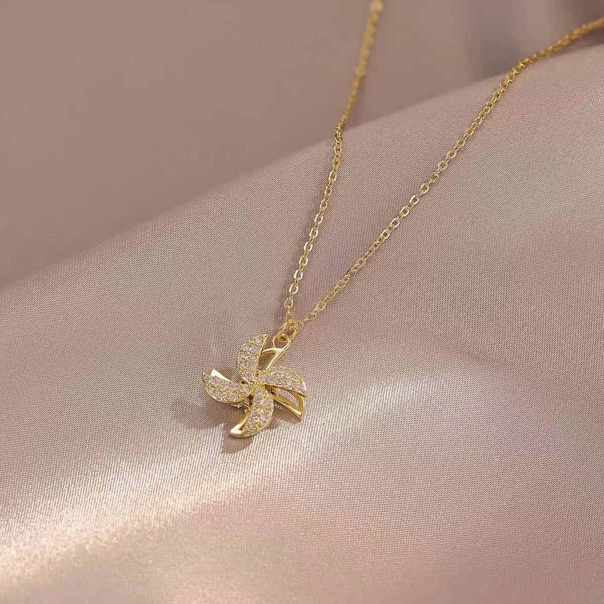 

Rotating Windmill Necklace for Women Light Luxury Niche Design Clavicle Chain 2021 New Little Fairy Trend Summer Jewelry