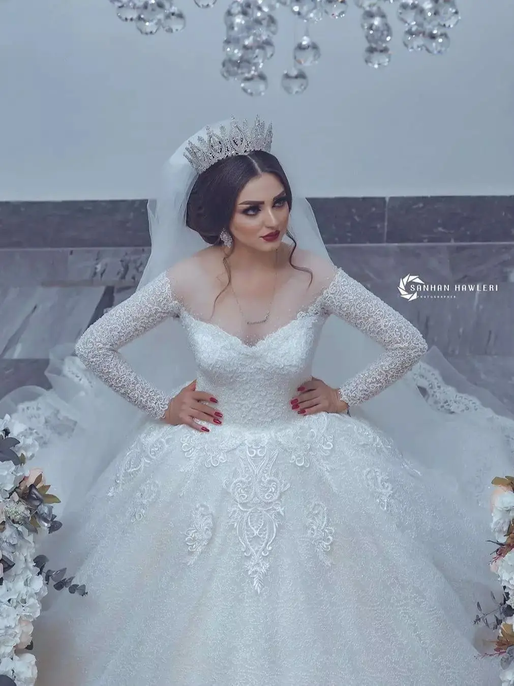 

Luxury Ball Gown Wedding Dress Long Sleeve Customized Lace Applique Bridal Dresses Floor Length Puffy Princess Wedding Gowns New
