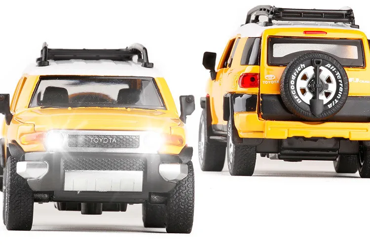 Высокая имитация 1:32 Toyota FJ CRUISER модель SUV, Изысканный детский звук и свет игрушка с инерционным механизмом внедорожная модель