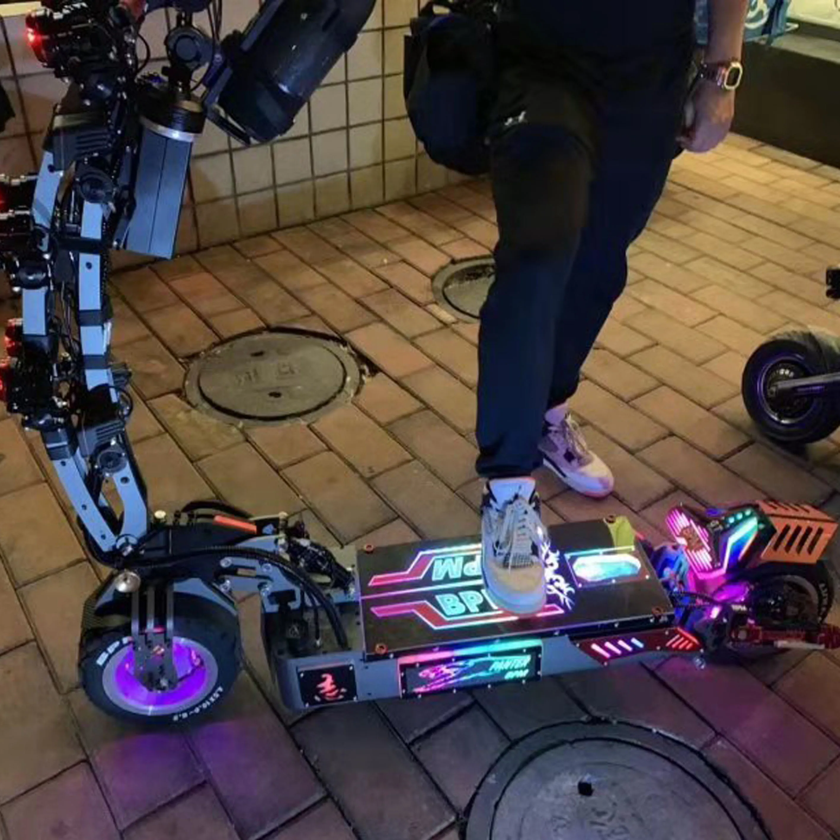KWHEEL по индивидуальному заказу скутер светодиодное напольное 60V 35Ah Электрический скутер