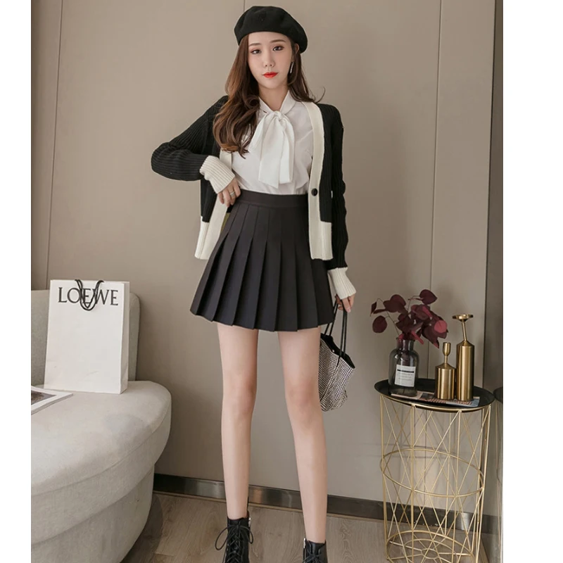 Мини-юбка женская Плиссированная пикантная черная с шортами безопасности