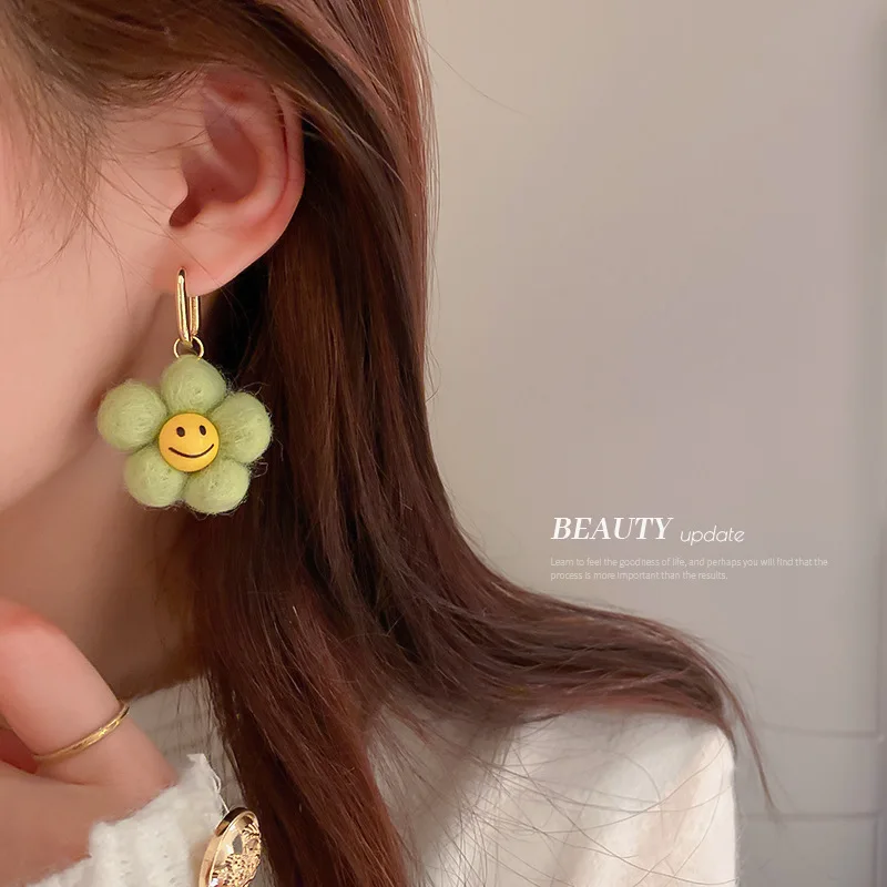 

Осенне-зимние висячие серьги с меховым цветком и плюшевым шариком, уникальные мягкие Висячие серьги, ювелирные изделия, серьги с цветочным ...