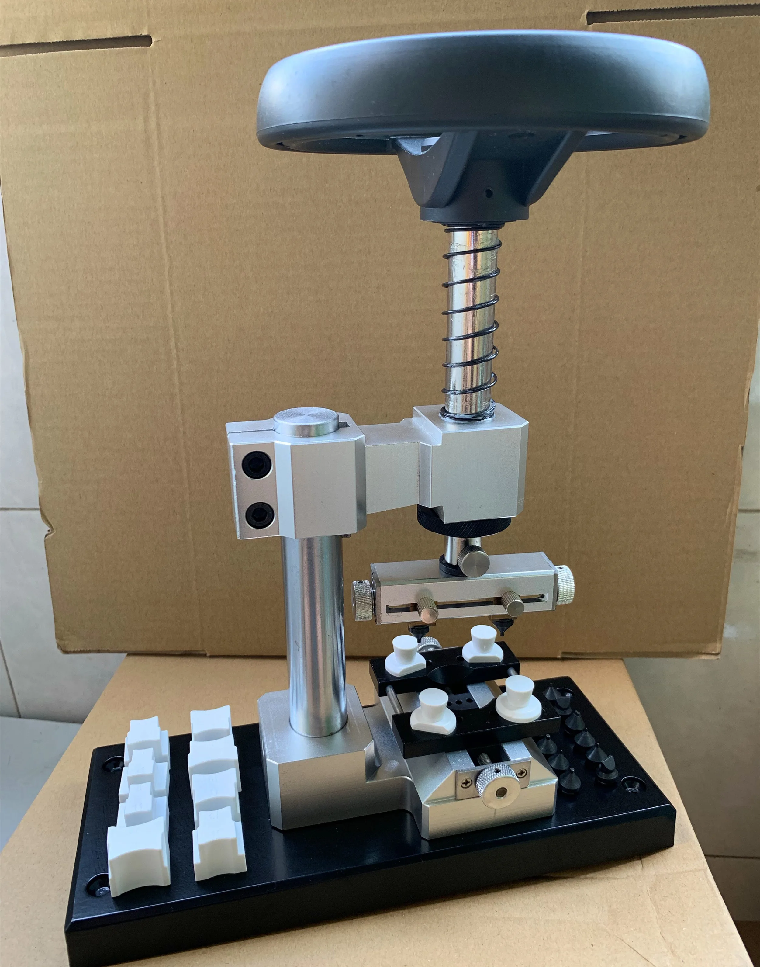 5700 устройство для открывания и закрытия корпуса часов | Наручные часы