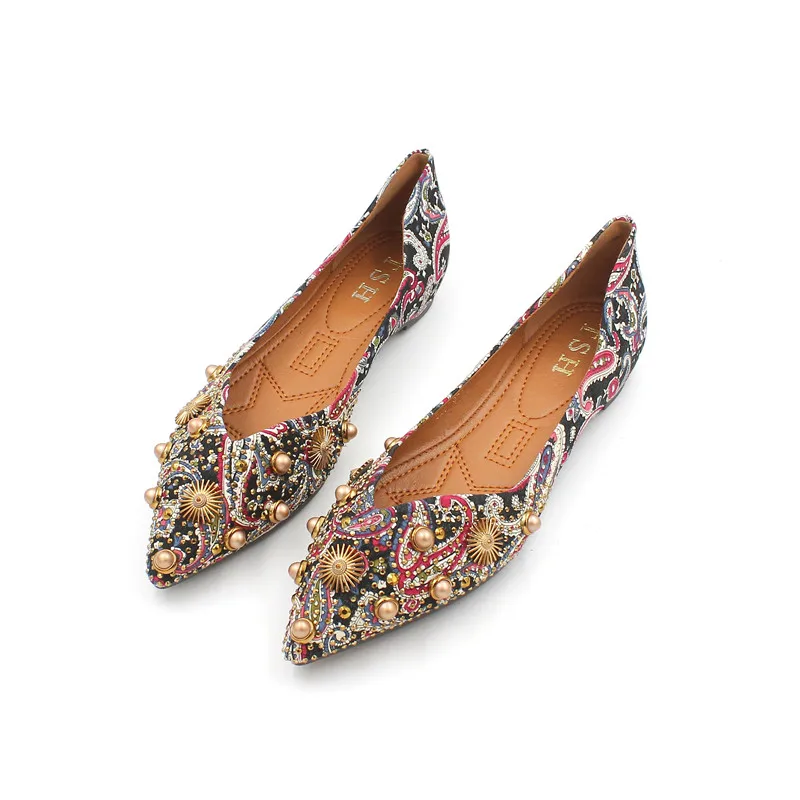 

2019 Spring New Pointed Flat Single Shoes Female Fashion Embroidered Flat Casual Female Grandmother Soft Bottom Ladies Shoes