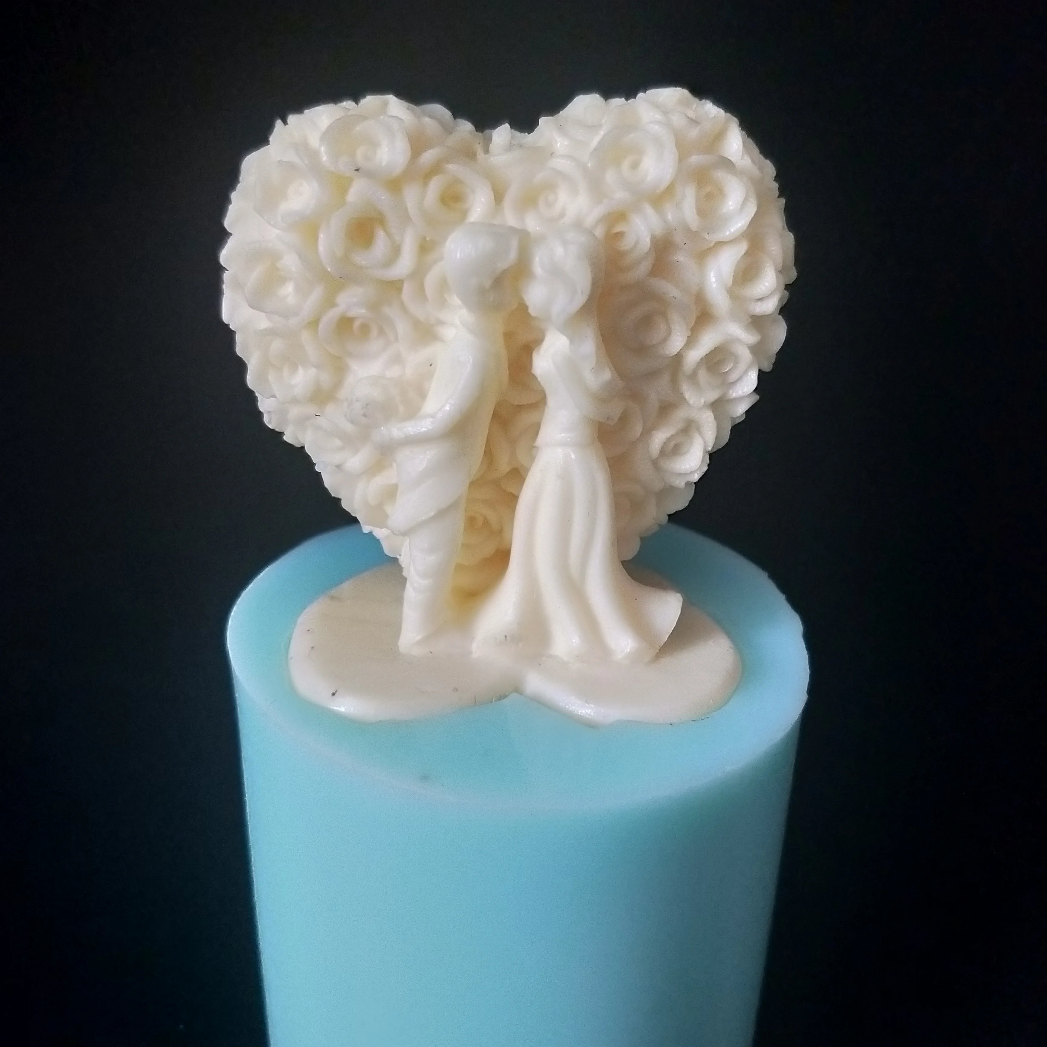 Свадебные формы для невесты и свеча в виде фигурки жениха инструменты