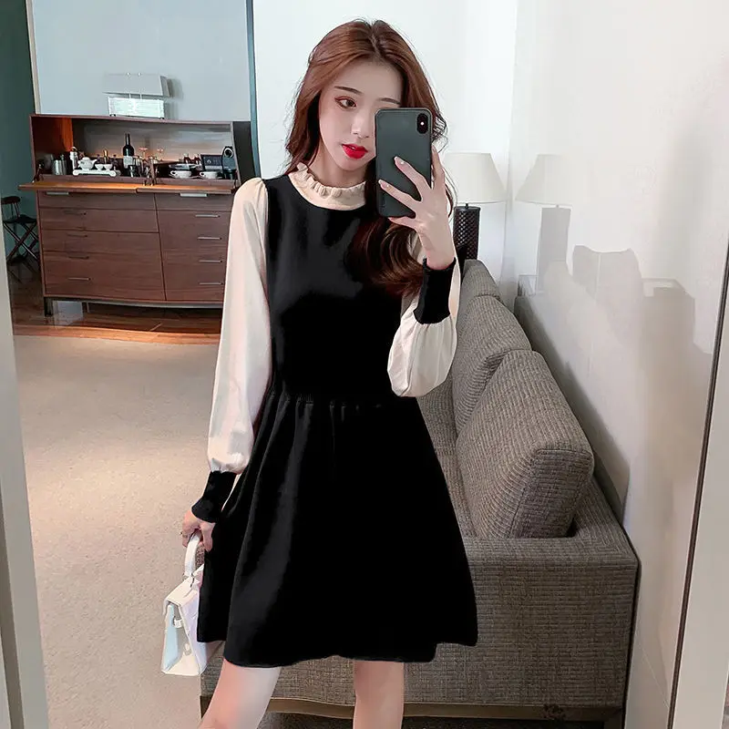 Винтажное трикотажное платье-мини с двумя вставками и застежкой талии | Женская