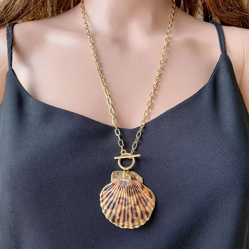 

Leopard Pattern Seashell Pendant Necklace for Women Gold Color Toggle Chain Natural Shell Scallop Necklace Tropical Jewelry