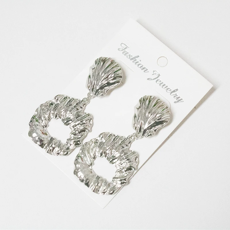 Серьги в европейском и американском стиле Индивидуальный характер