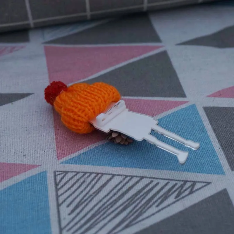

Woman cute badges on backpack kawaii Acrylic Brooches Pin with wool hat pin badge Broo