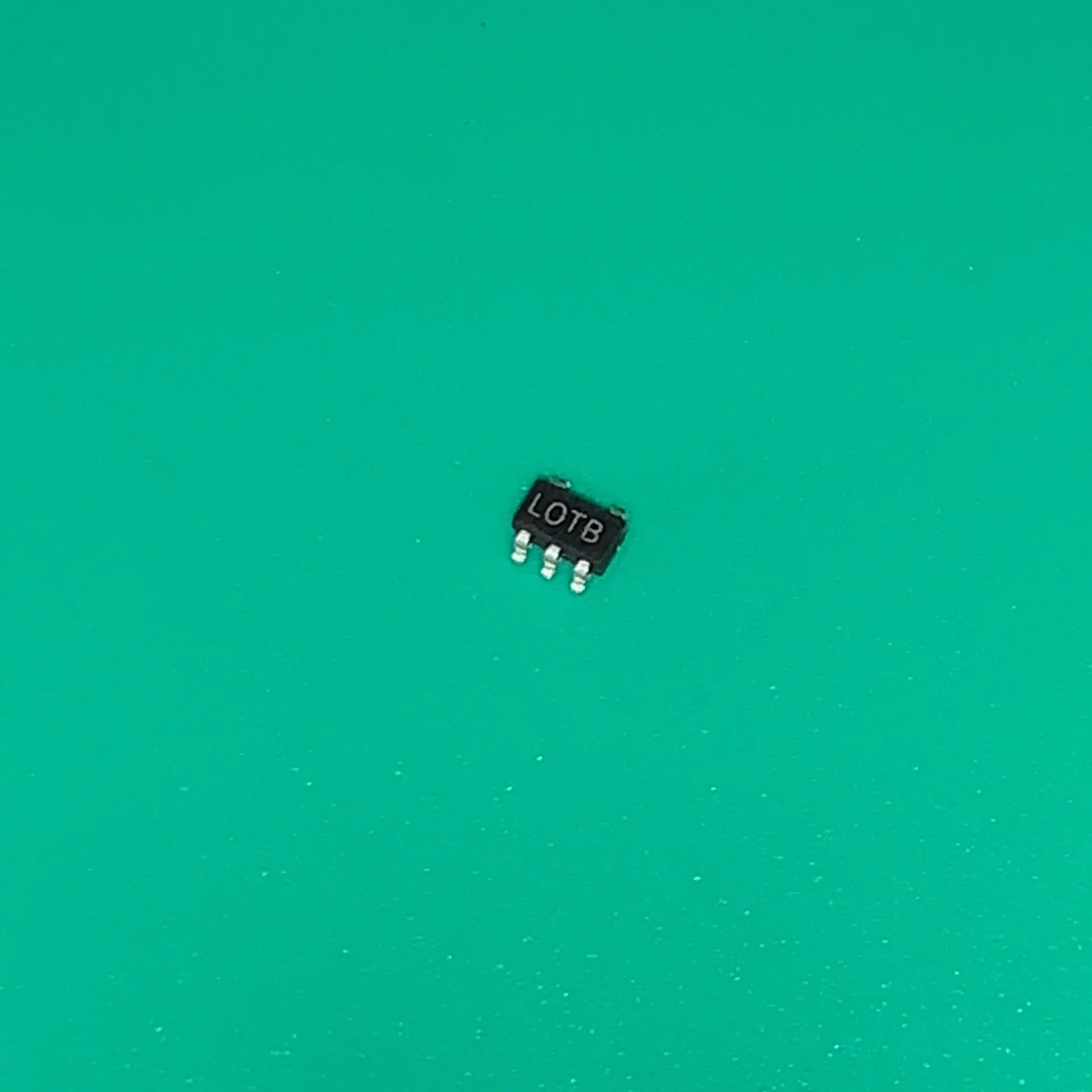 10 шт./лот линейная схема LOTB LP 2985 IM5-4 0 IC REG 4 В 150 мА 1 5 шт./партия LP2985 5/5/8/8/8/8/8/8/8/8/8/8/8/8