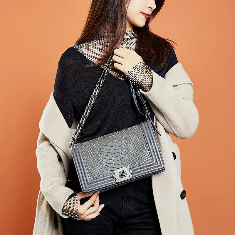 

Luxury Style Serpentine Chain Flap Bags Women's Handbags Soft Cowhide Cow Leather Shoulder Travel Lock Messenger Crossbody Bag