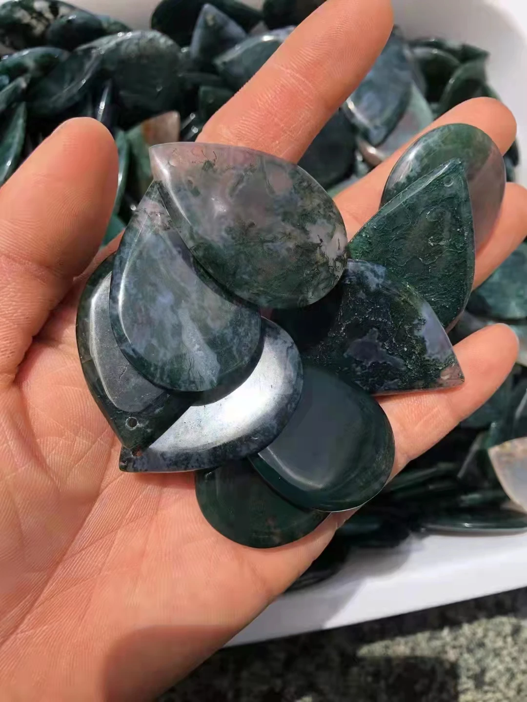 

100Pcs/Lot Natural Green Aquatic Pattern Agate Necklace Pendant Loose Jewelry Accessories DIY Material Man Woman Wholesale