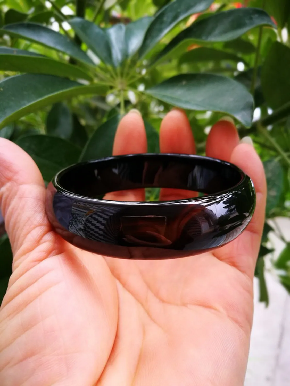 Браслет из натурального черного агата и нефрита внутренний размер 60 мм |