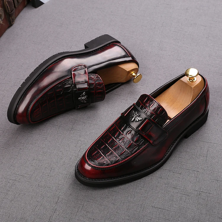 Новинка Очаровательные кожаные мужские туфли с острым носком и металлическими