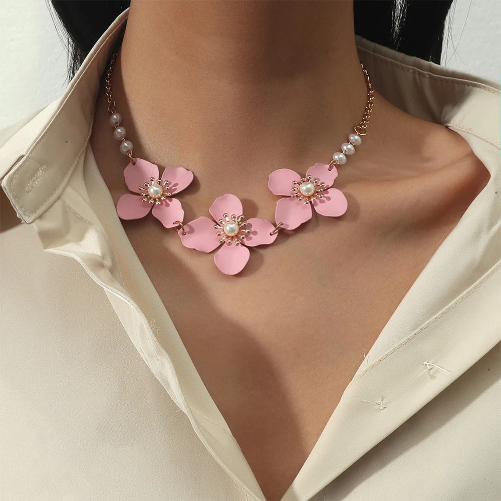 

New Korean Gold Pink Flower Daisy Pearls Clavicle Necklaces for Women Girls Bohemia Wedding Party Jewelry Flower Pearl Accessory