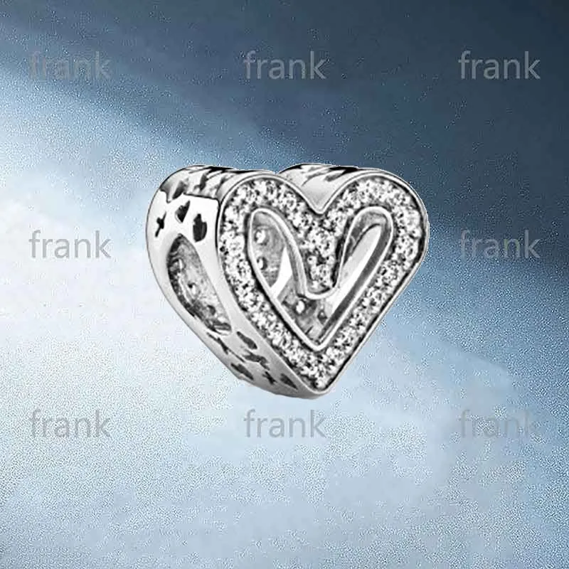 

798692C01 Sparkling Freehand Heart Charm