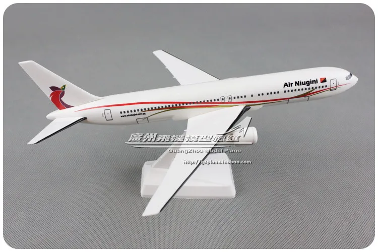 27 см авиакомпании Гвинеи ниугини Боинг B767 300 1: 200 пластиковая Сборная модель