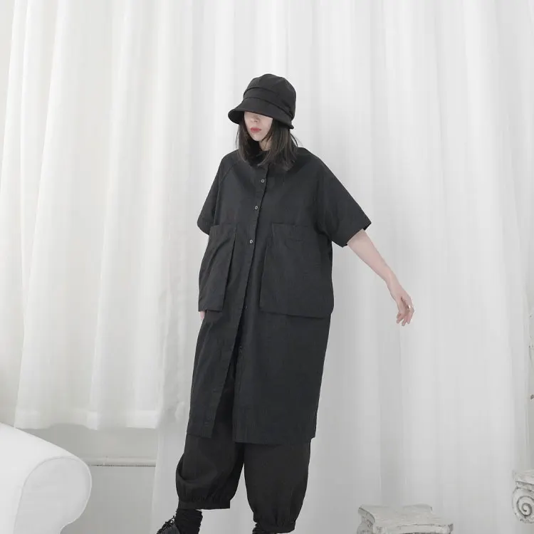 

[EAM] Women Black Big Pocket Long Big Size Blouse New Lapel Half Sleeve Loose Fit Shirt Fashion Tide Spring Summer 2021 1T667