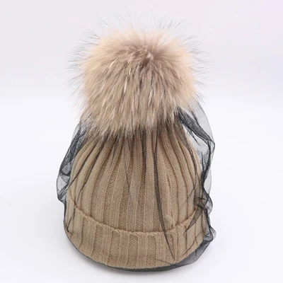 Beige Зимняя винтажная вязаная женская шапка Skullies, черная сетчатая Шапка-бини с настоящим помпон из меха енота, женские Лыжные шапки для девочек Gorro - Цвет: Beige