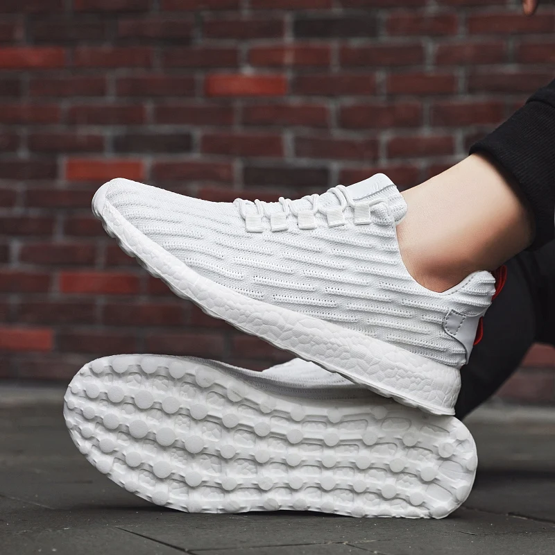 Черные кроссовки мужские сетчатые дышащие спортивные уличные для пробежек на