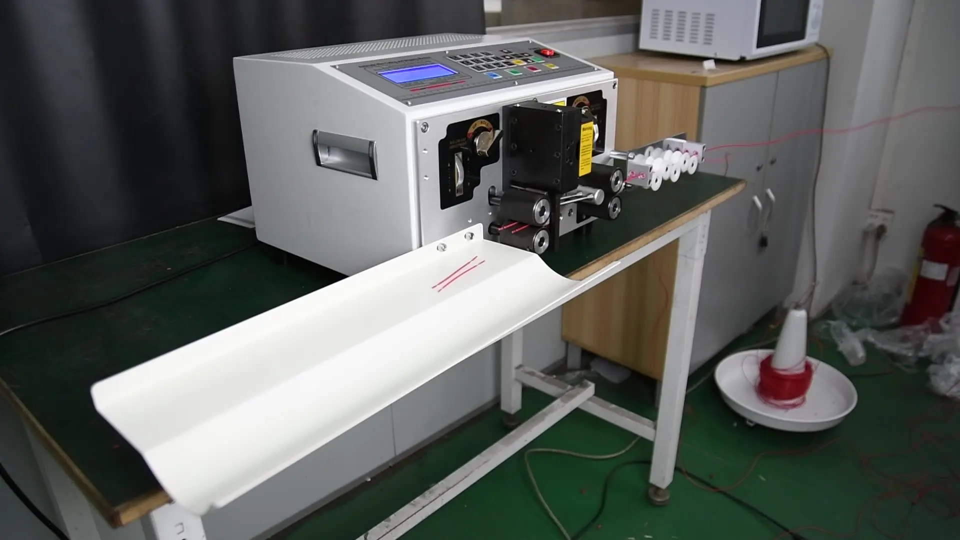 

Двойной кабель подачи и сечение проводов 0,1-2, 5 мм2 машина для зачистки компьютерных проводов