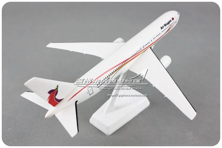 27 см авиакомпании Гвинеи ниугини Боинг B767 300 1: 200 пластиковая Сборная модель