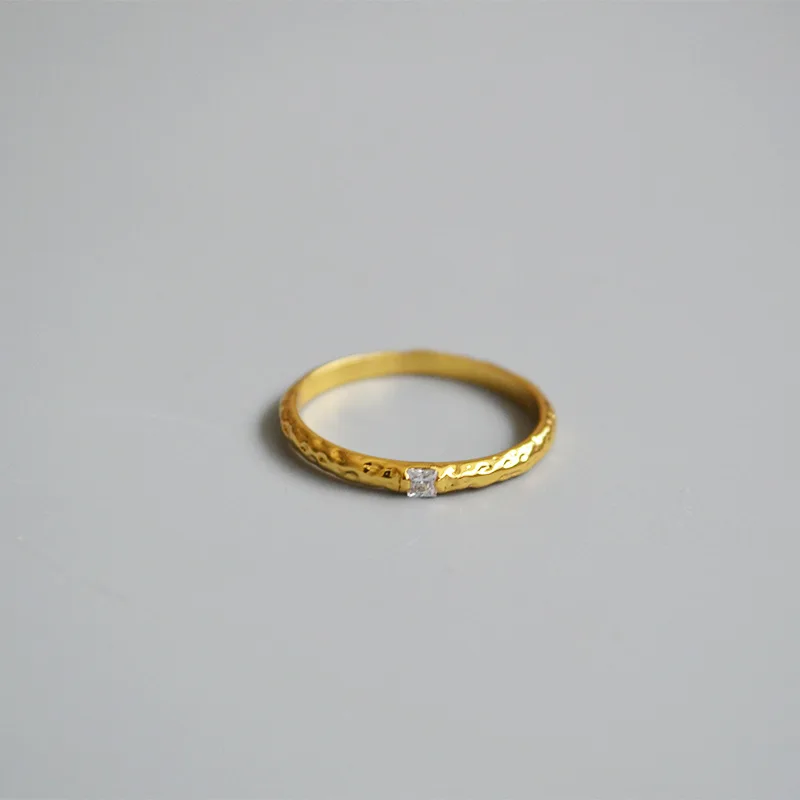 Изящные кольца с маленькими кубическими цирконами золотого цвета ручная работа