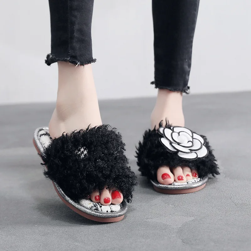 

camellia flower lamb fur slippers women luxury pearl beads letter pendant flip flops black/white fur slides shoes woman mulesNS1