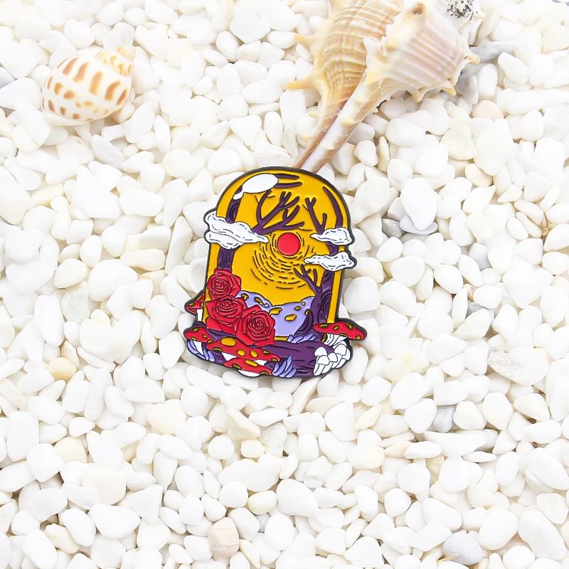 Брошь с эмалью в виде панка черного цвета изображением леса | Украшения и