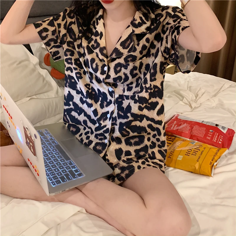 

Harajpee Women Pajamas 2021 Summer French Sexy Temperament Alluring Western Style Short-Sleeved Leopard Print Home Wear Suit