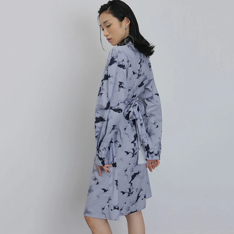 

[EAM] Women Blue Gray Hollow Out Split Dress New Lapel Long Sleeve Loose Fit Fashion Tide Spring Summer 2021 1U568